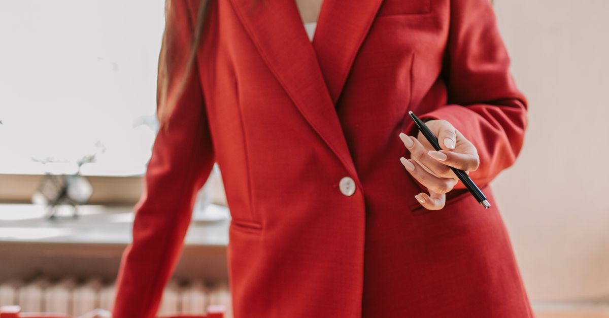 Smart casual bez stresu: jak tworzyć stylizacje, które wyglądają elegancko i na luzie