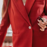 Smart casual bez stresu: jak tworzyć stylizacje, które wyglądają elegancko i na luzie