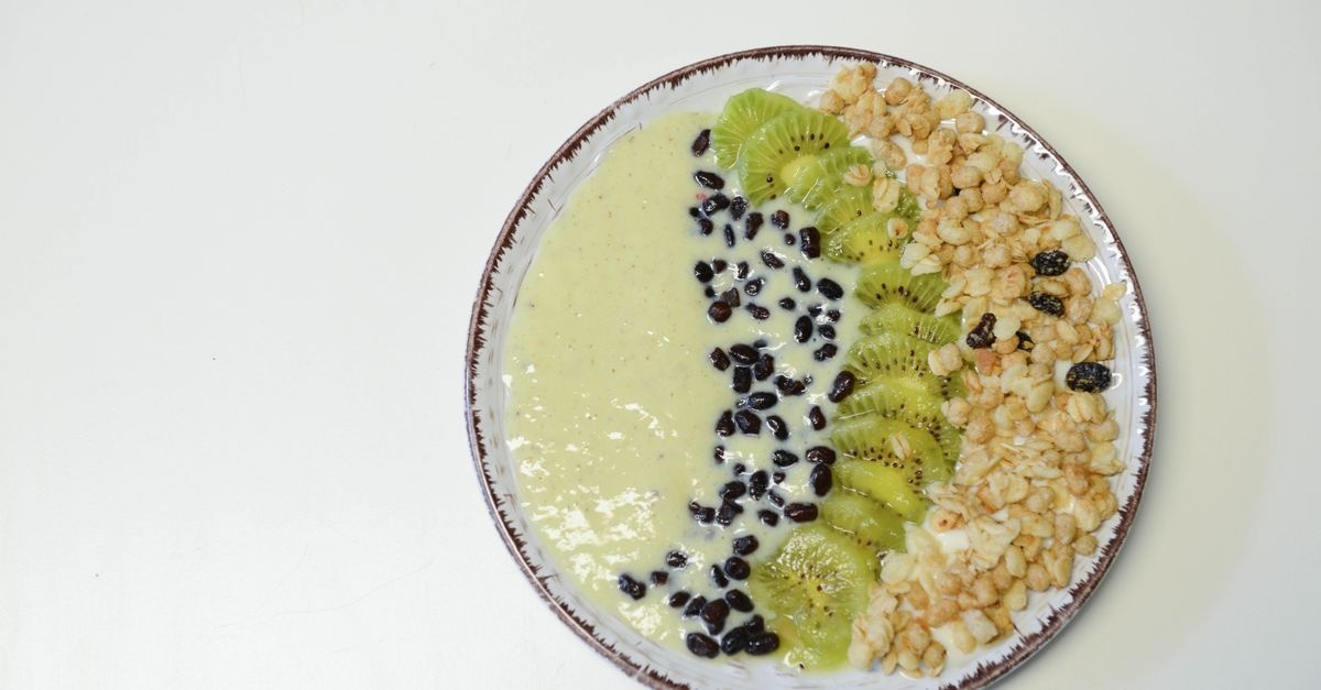 Smoothie bowl pełne białka: przepis, triki i najlepsze dodatki na sycące śniadanie