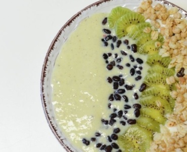Smoothie bowl pełne białka: przepis, triki i najlepsze dodatki na sycące śniadanie